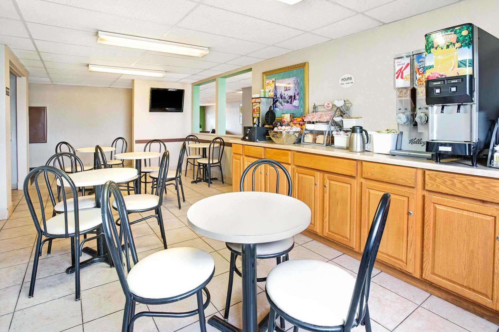 Super 8 By Wyndham Henderson North East Denver Exterior photo